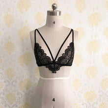 Plus Size Women Sexy Lace Crop Tops  Black White Translucent strappy Ladies Sexy Cami Tops Cropped Camisole Top Femme BL